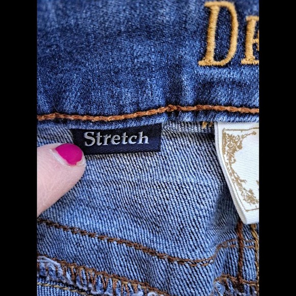 Decree Distressed Stretch Denim Shorts with Side‎ Slits Size 7 - Picture 5 of 6